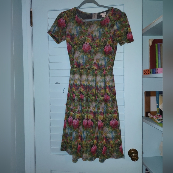 LuLaRoe green ruffly short sleeved high neck knee length dress size small - Picture 1 of 3